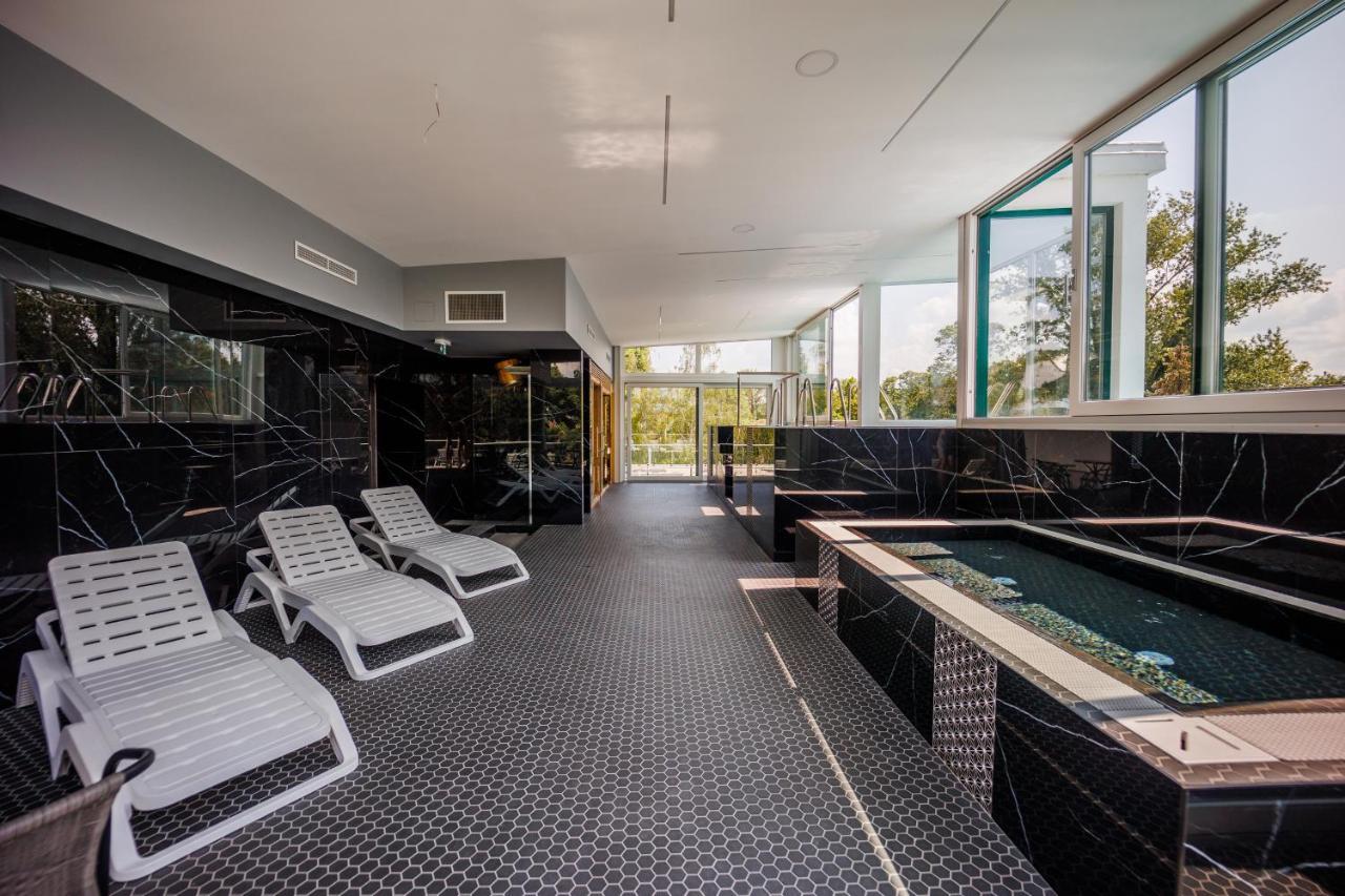 Bauhaus Wellness Fsz. 3 *